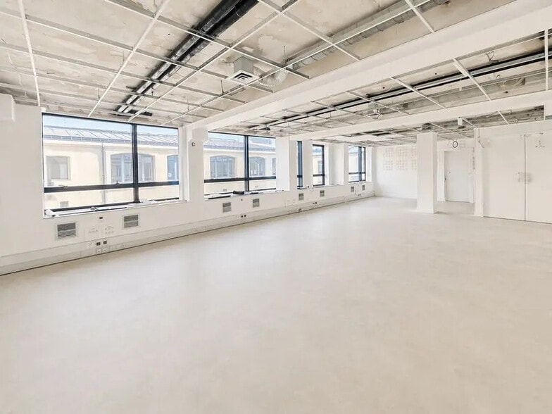 45-47 Rue Des Vinaigriers, Paris for lease - Interior Photo - Image 2 of 13