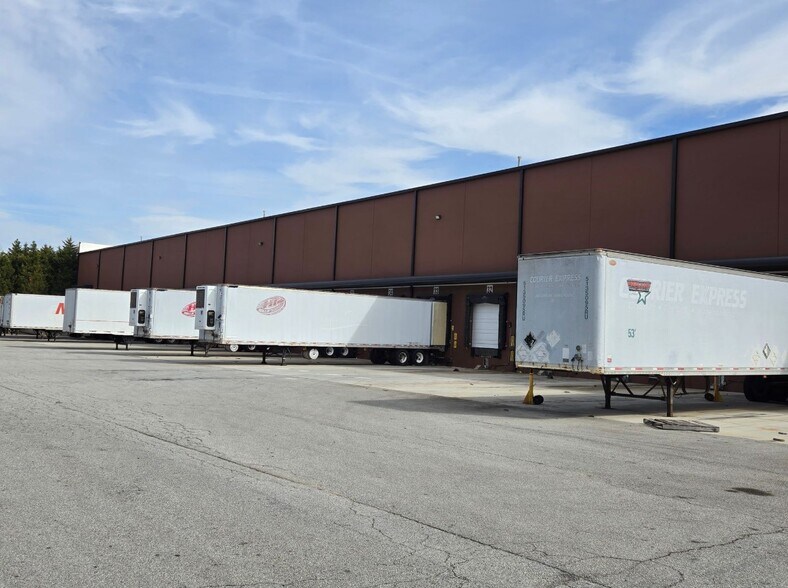 5535 Rafe Ct, Flowery Branch, GA à louer - Photo du bâtiment - Image 3 de 3