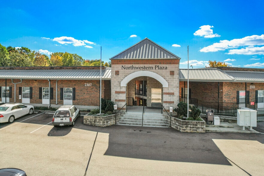 2311 W Cone Blvd, Greensboro, NC à vendre Photo du bâtiment- Image 1 de 3