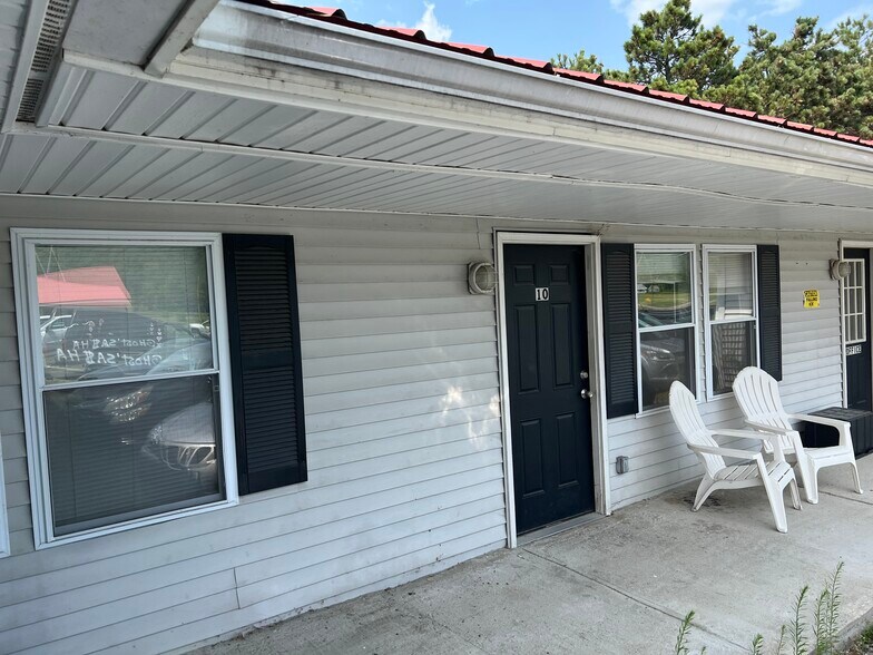 5-prop (48 apts, 1 com unit, 85 storage) portefeuille de 5 propriétés à vendre sur LoopNet.ca - Photo du bâtiment - Image 3 de 33