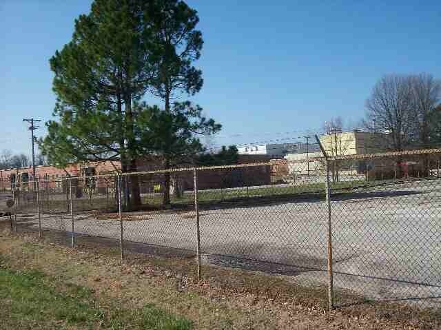 2050 Kefauver Dr, Milan, TN à vendre - Photo du bâtiment - Image 2 de 5