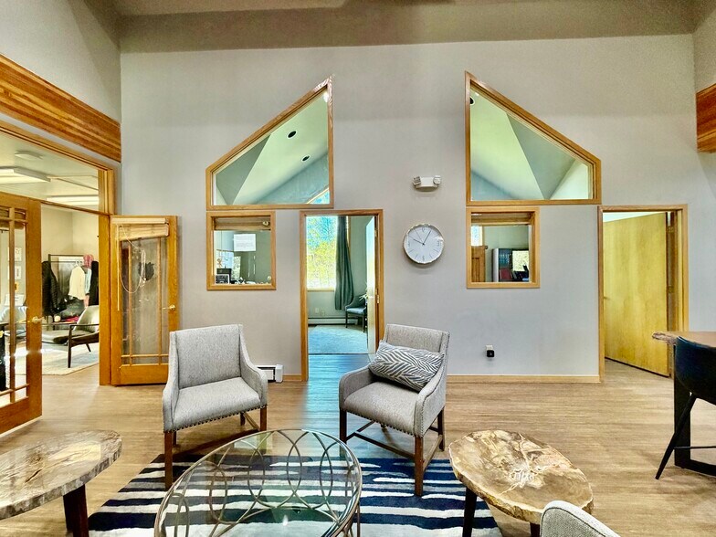 352 Lake Dillon Dr, Dillon, CO à vendre - Photo du bâtiment - Image 3 de 23