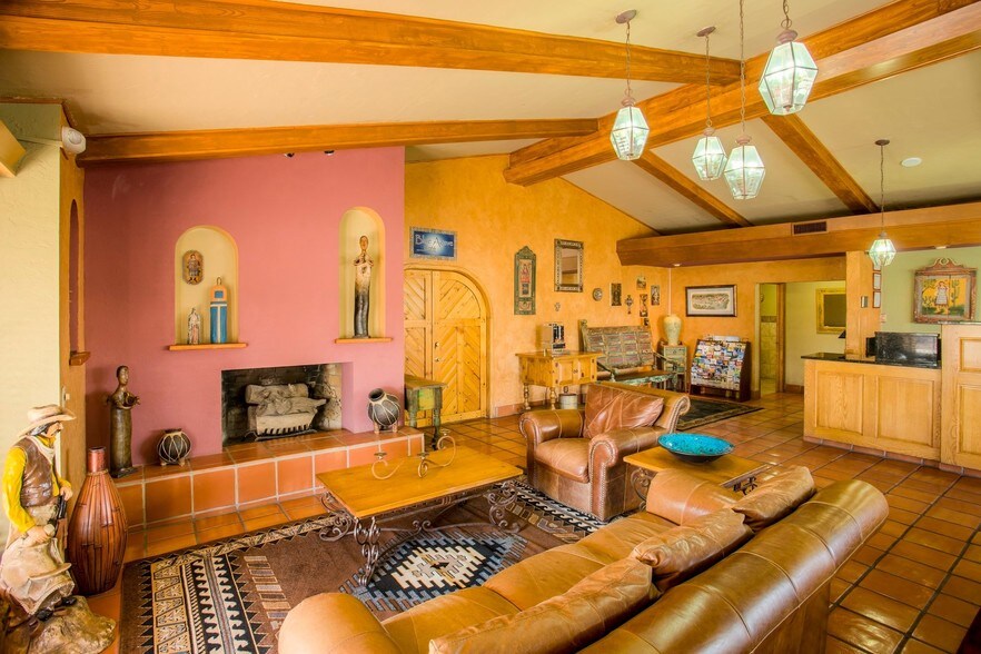 1765 S Main St, Las Cruces, NM à vendre - Photo du bâtiment - Image 2 de 81