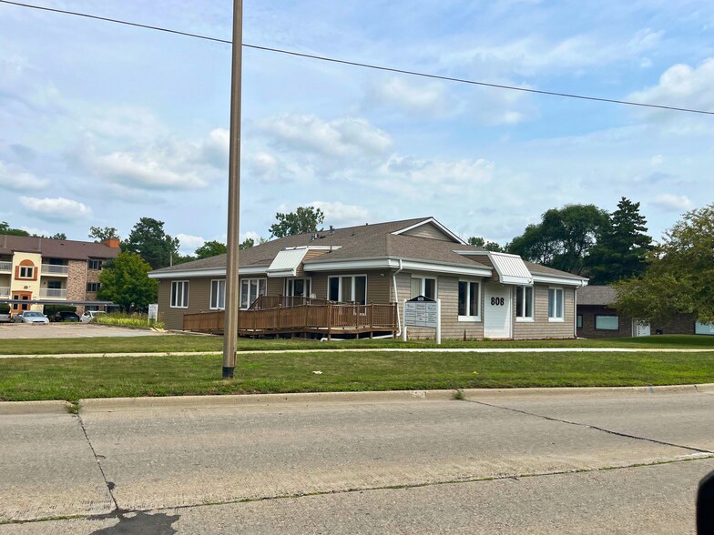 808 W Lake Lansing Rd, East Lansing, MI for sale - Building Photo - Image 1 of 2