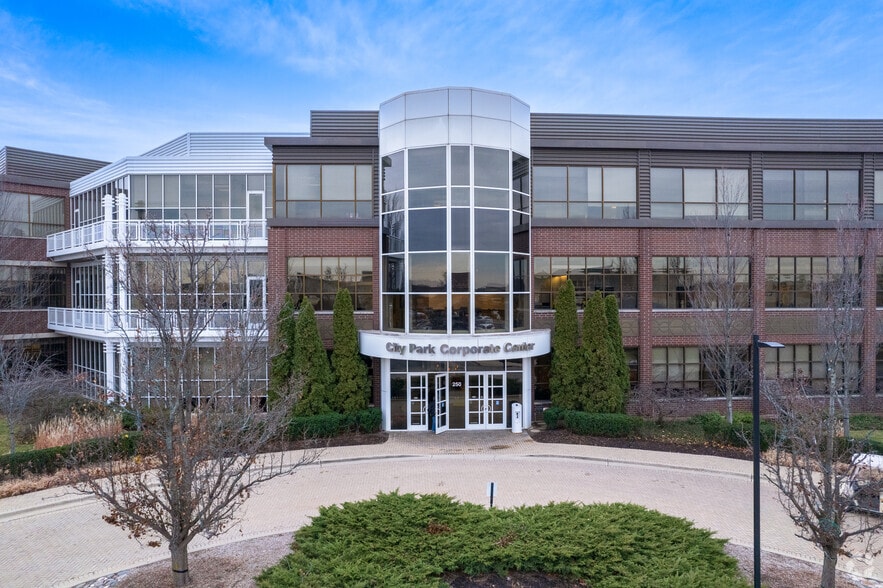 250 Parkway Dr, Lincolnshire, IL for sale - Building Photo - Image 3 of 12