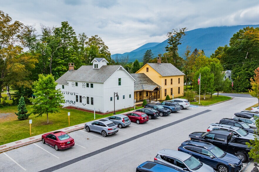 114 Cemetery Ave, Manchester Center, VT à vendre - Photo principale - Image 1 de 50