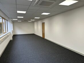 105 Frank Lester Way way, Luton for lease Interior Photo- Image 2 of 4