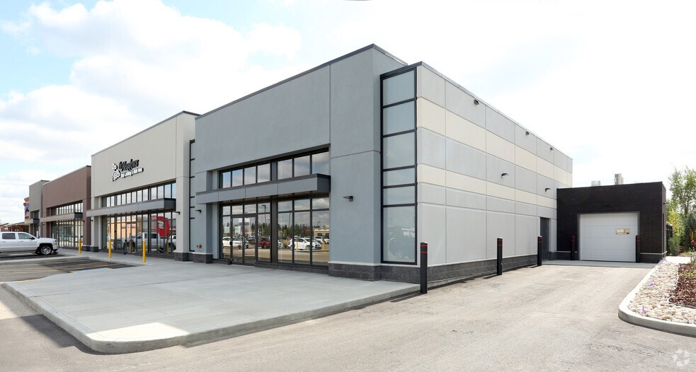 3820-3832 17 St NW, Edmonton, AB à vendre - Photo principale - Image 1 de 1