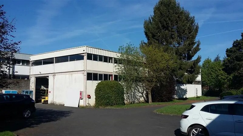 Industrial in Guyancourt for sale Building Photo- Image 1 of 7
