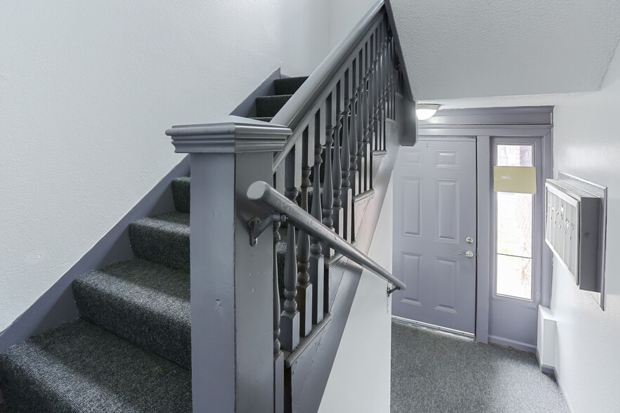 2408-2410 E 29th St, Kansas City, MO for sale - Building Photo - Image 3 of 12