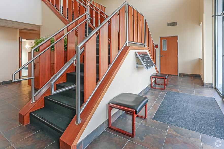 1777 Axtell Dr, Troy, MI for lease - Lobby - Image 2 of 6