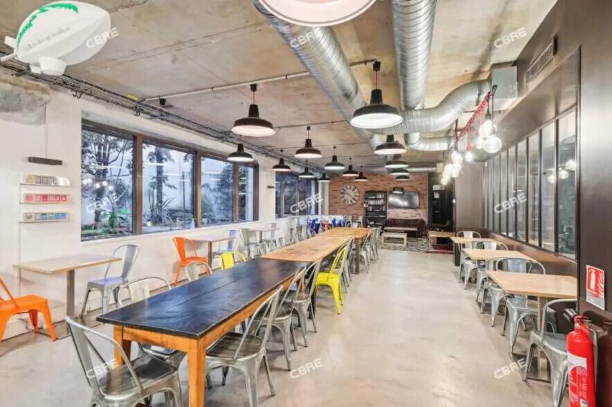 Office in Levallois-Perret for sale - Building Photo - Image 3 of 13