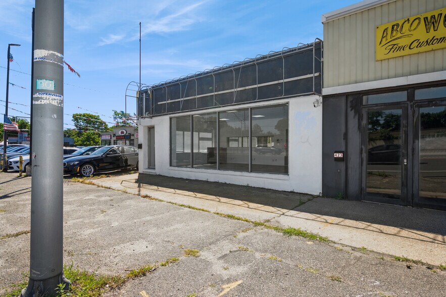 2846 Sunrise Hwy, Bellmore, NY à vendre - Photo du bâtiment - Image 3 de 34