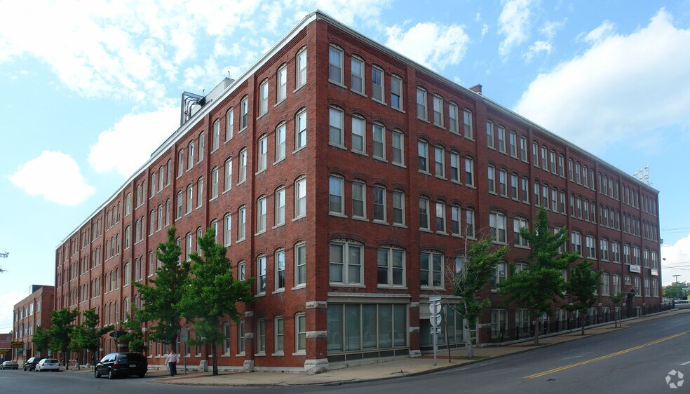 313 E Willow St, Syracuse, NY for lease - Building Photo - Image 2 of 15