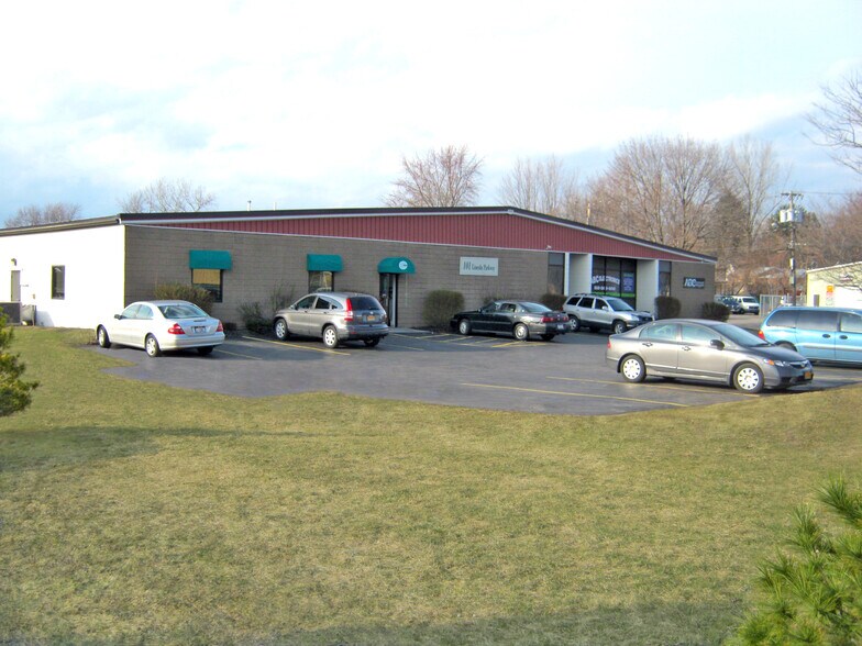 101 Lincoln Pky, East Rochester, NY à louer - Photo du bâtiment - Image 3 de 9