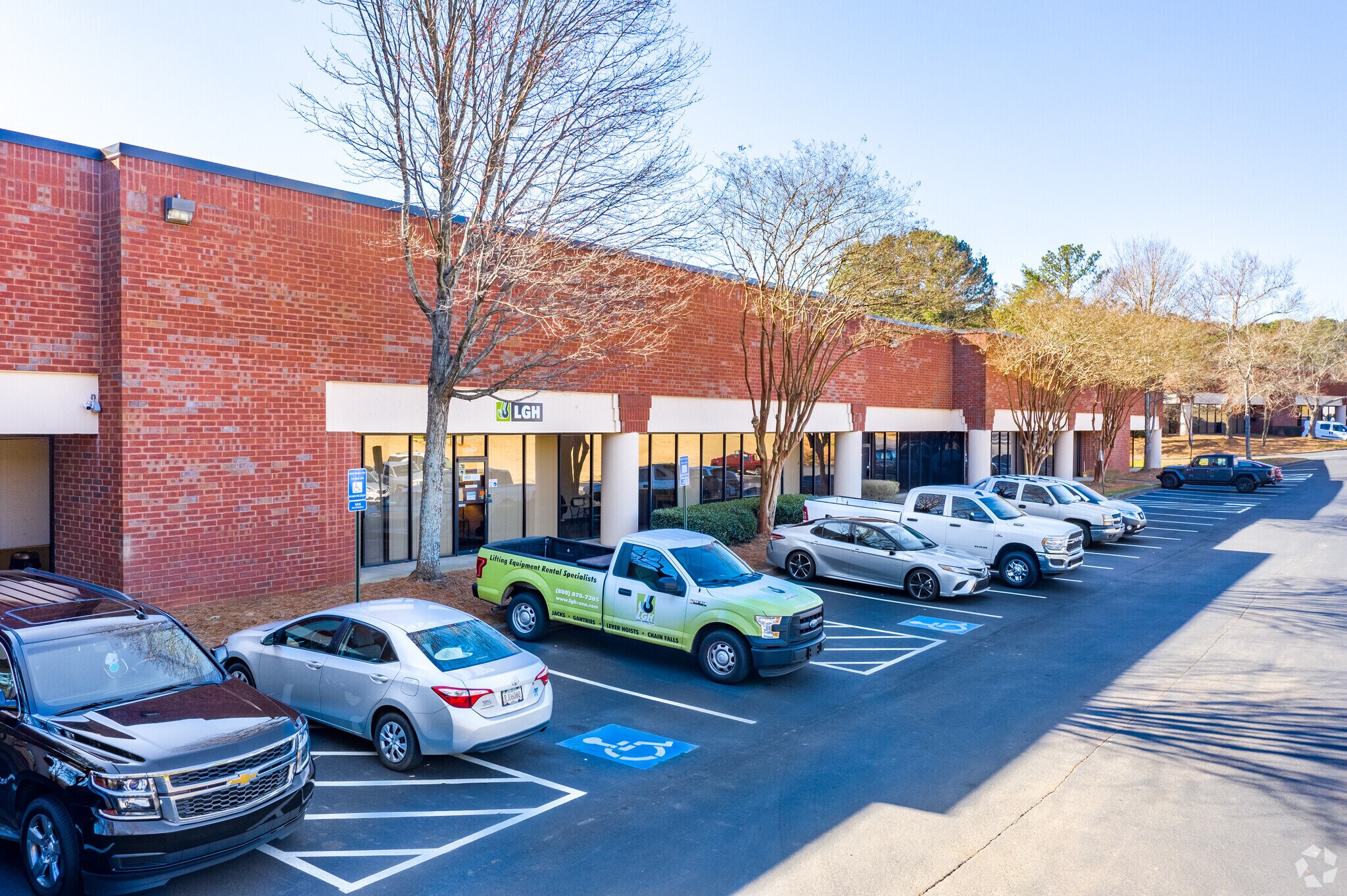 5151 S Royal Atlanta Dr, Tucker, GA à louer Photo principale- Image 1 de 5