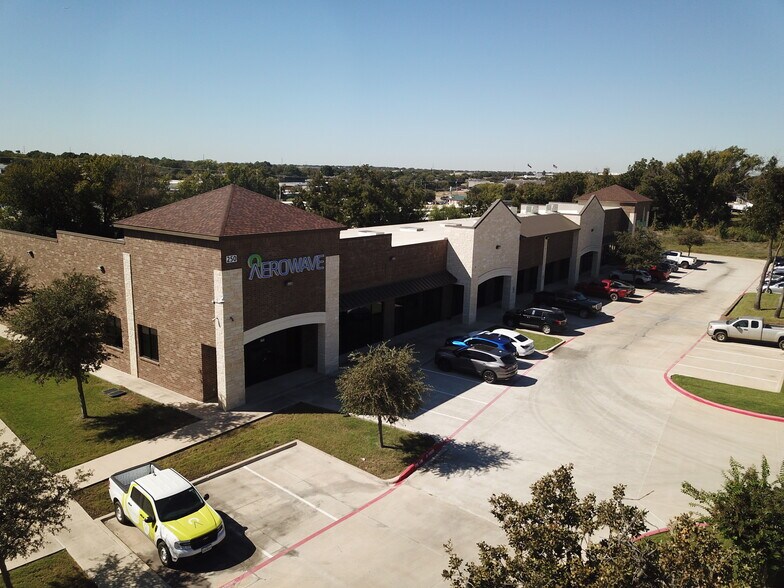 250 E Valley Ridge Blvd, Lewisville, TX à louer - Photo du bâtiment - Image 2 de 9
