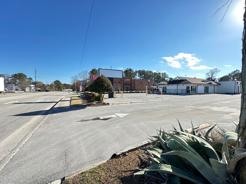 1105 Gum Branch Rd, Jacksonville, NC à louer - Photo du bâtiment - Image 3 de 19