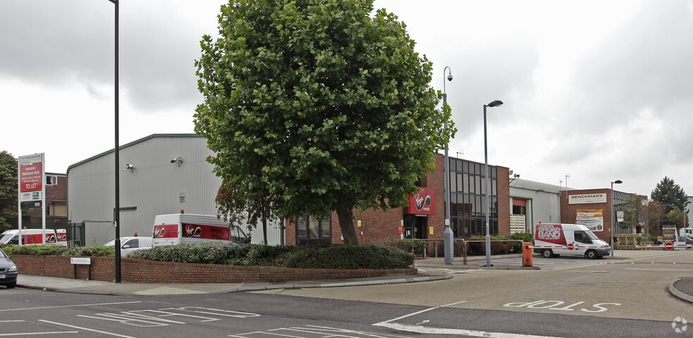 Lincoln Rd, Enfield for lease - Building Photo - Image 3 of 3