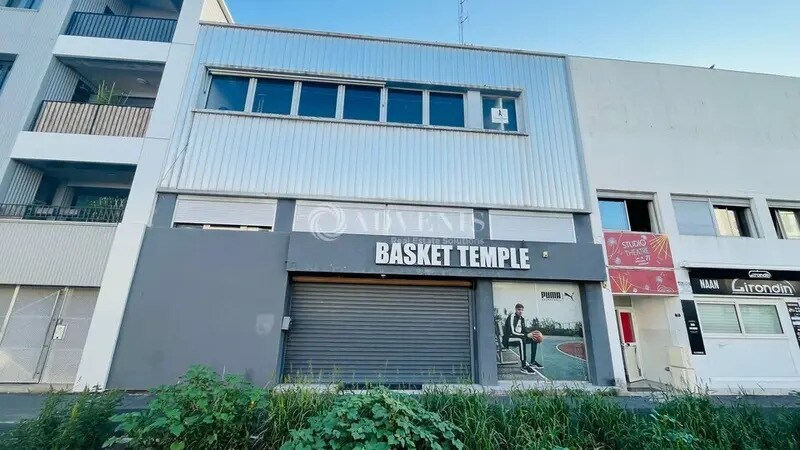 Retail in Bordeaux for lease Building Photo- Image 1 of 13