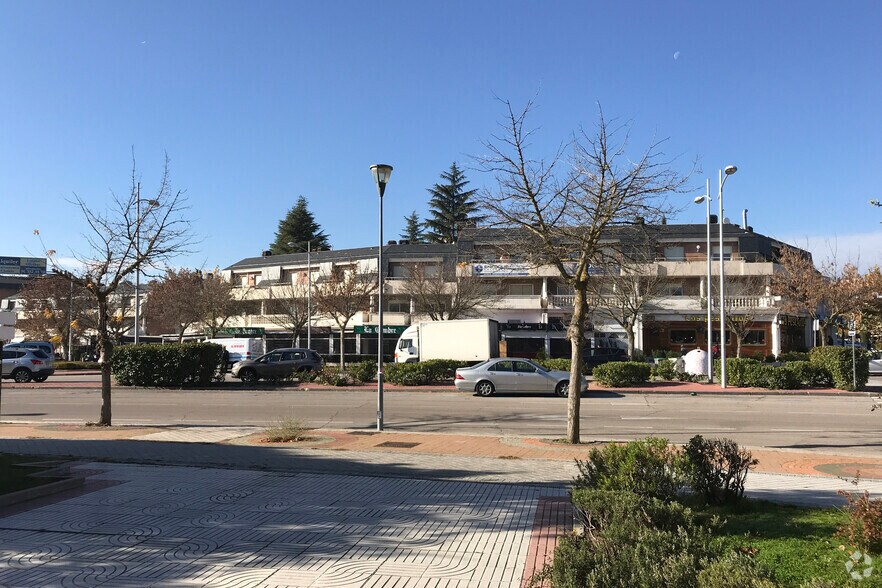Calle Oslo, 1, Pozuelo de Alarcón, Madrid à louer - Photo du bâtiment - Image 2 de 2