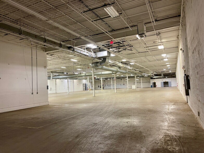 32 Industrial Dr, Exeter, NH à vendre - Photo du bâtiment - Image 3 de 10