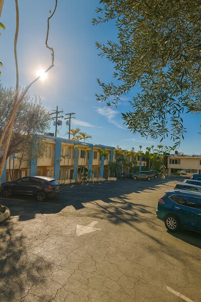 2100 N Sepulveda Blvd, Manhattan Beach, CA à louer - Photo du bâtiment - Image 3 de 23