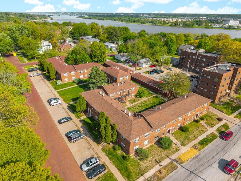 The QC 100 portefeuille de 3 propriétés à vendre sur LoopNet.ca - Photo du bâtiment - Image 2 de 15