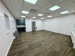 901-903 Burlington Ave, Western Springs, IL for lease Interior Photo- Image 2 of 6