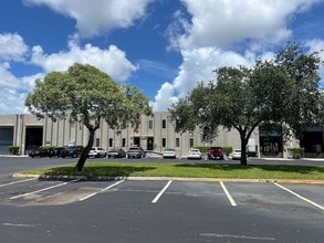 1721-1731 NW 33rd St, Pompano Beach, FL for lease Interior Photo- Image 1 of 2