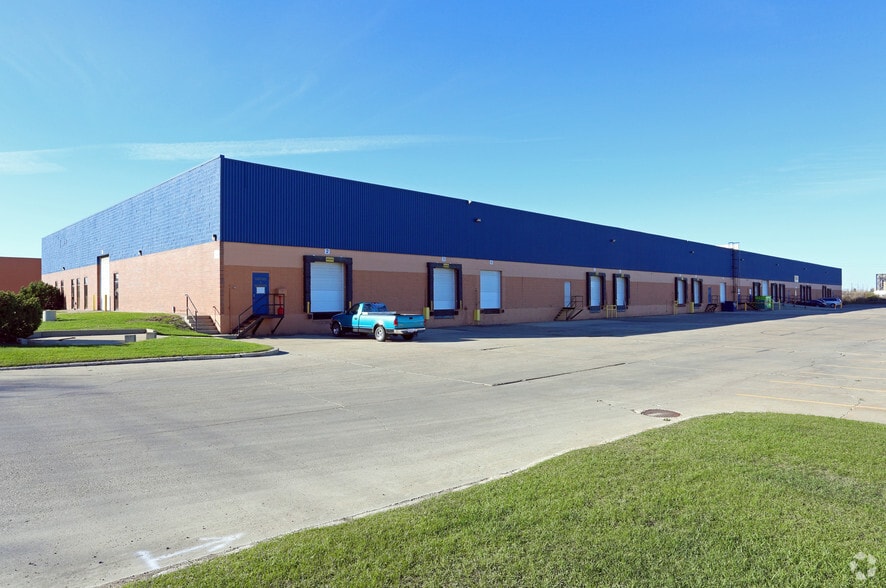 4718-4744 94 Av NW, Edmonton, AB à vendre - Photo du bâtiment - Image 2 de 2