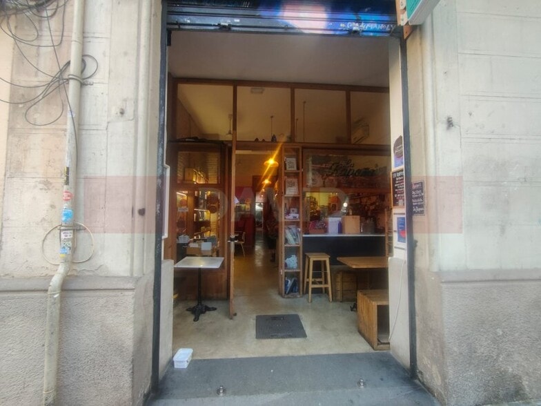 Retail in Barcelona, Barcelona for lease - Interior Photo - Image 2 of 4