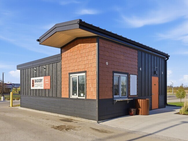 More details for 465 Walton Dr, Plymouth, WI - Retail for Sale
