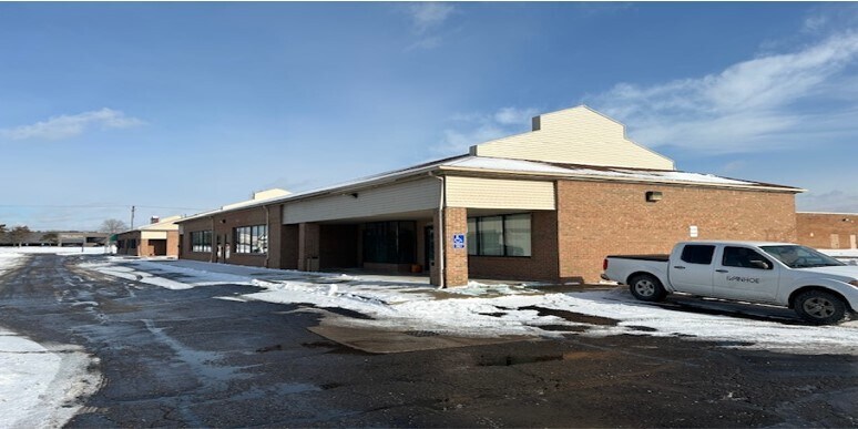 6388 E 14 Mile Rd, Warren, MI à louer Photo du bâtiment- Image 1 de 7