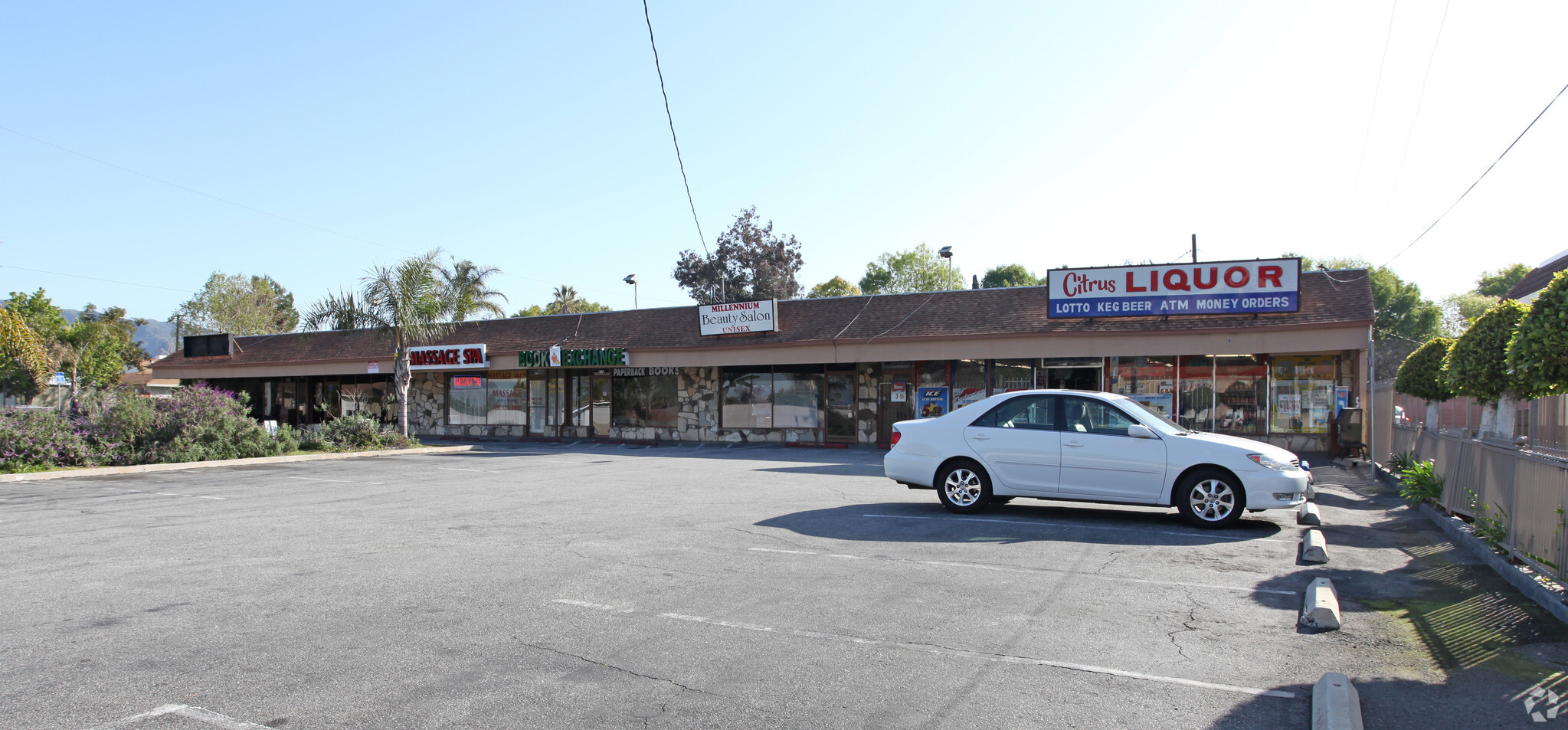 472-484 S Citrus Ave, Azusa, CA à louer Photo principale- Image 1 de 8