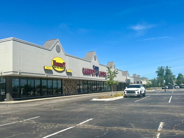 5047-5137 Rochester Rd, Troy, MI for lease - Building Photo - Image 3 of 6