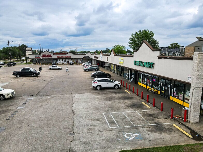 6002 Antoine Dr, Houston, TX à louer - Photo du bâtiment - Image 3 de 5