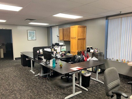 8345 Commerce Dr, Chanhassen, MN à vendre - Photo intérieure - Image 2 de 7