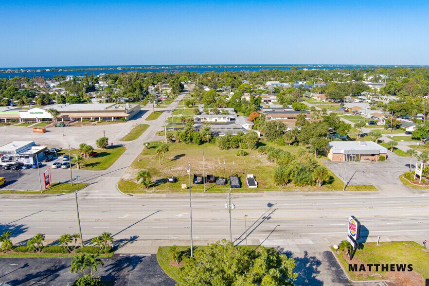 158 S Indiana Ave, Englewood, FL à vendre - Photo du bâtiment - Image 2 de 3