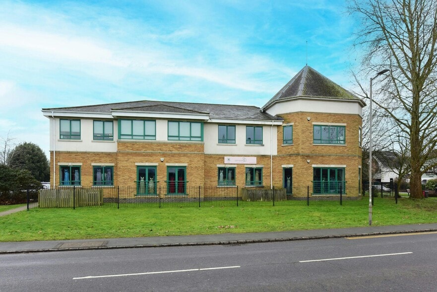 Cores End Rd, Bourne End for lease - Building Photo - Image 2 of 2