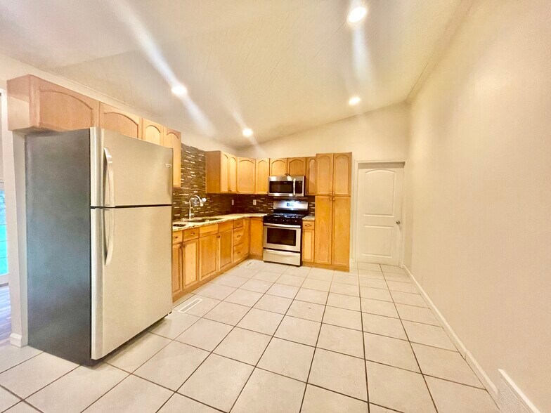 9541 Horseshoe Island Rd, Clay, NY à vendre - Photo intérieure - Image 3 de 28