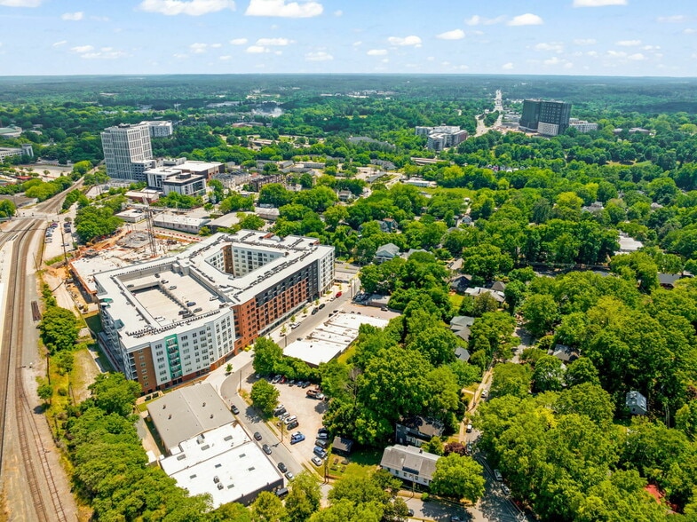 302 Dupont Cir, Raleigh, NC à vendre - Photo du bâtiment - Image 3 de 8