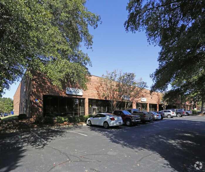 8334 Arrowridge Blvd, Charlotte, NC for lease - Building Photo - Image 2 of 11