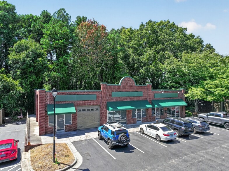 594 E Chatham St, Cary, NC for sale - Building Photo - Image 1 of 39