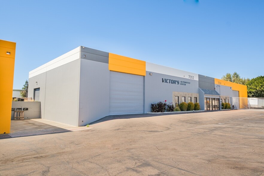 7054 Carroll Rd, San Diego, CA à louer - Photo du bâtiment - Image 2 de 5