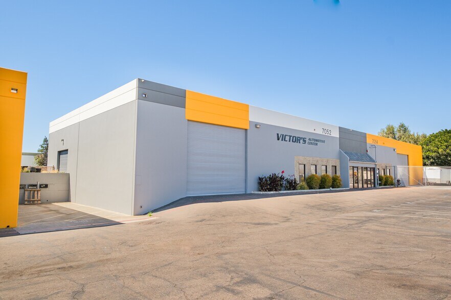 7054 Carroll Rd, San Diego, CA à louer - Photo du bâtiment - Image 2 de 4