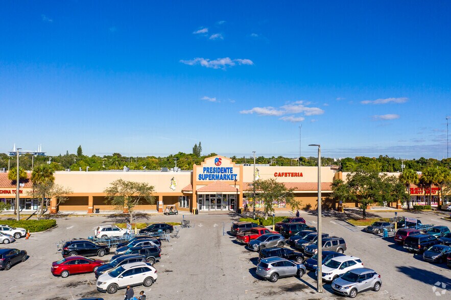 18302-18380 NW 7th Ave, Miami, FL à louer - Photo du bâtiment - Image 3 de 11