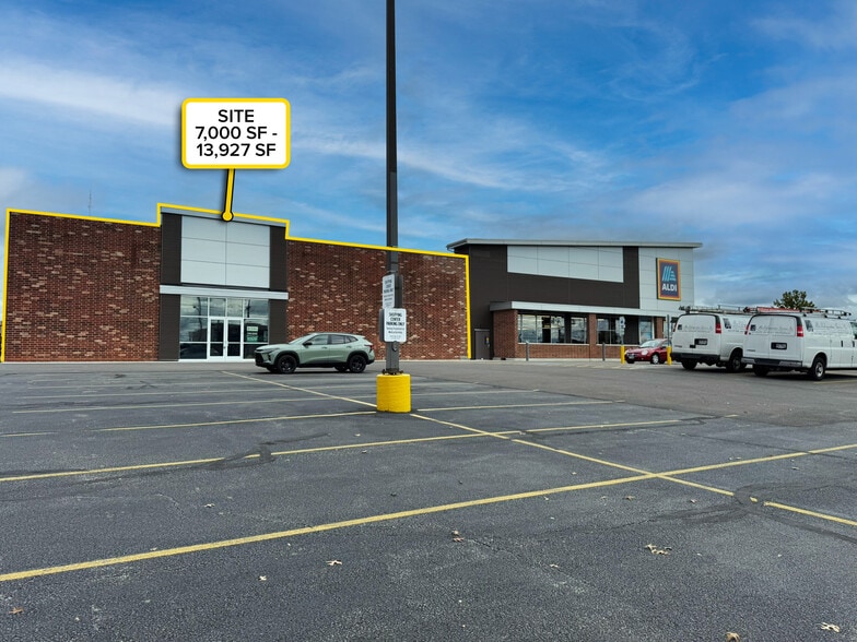 6807-6891 Ridge Rd, Parma, OH à louer - Photo du bâtiment - Image 3 de 4