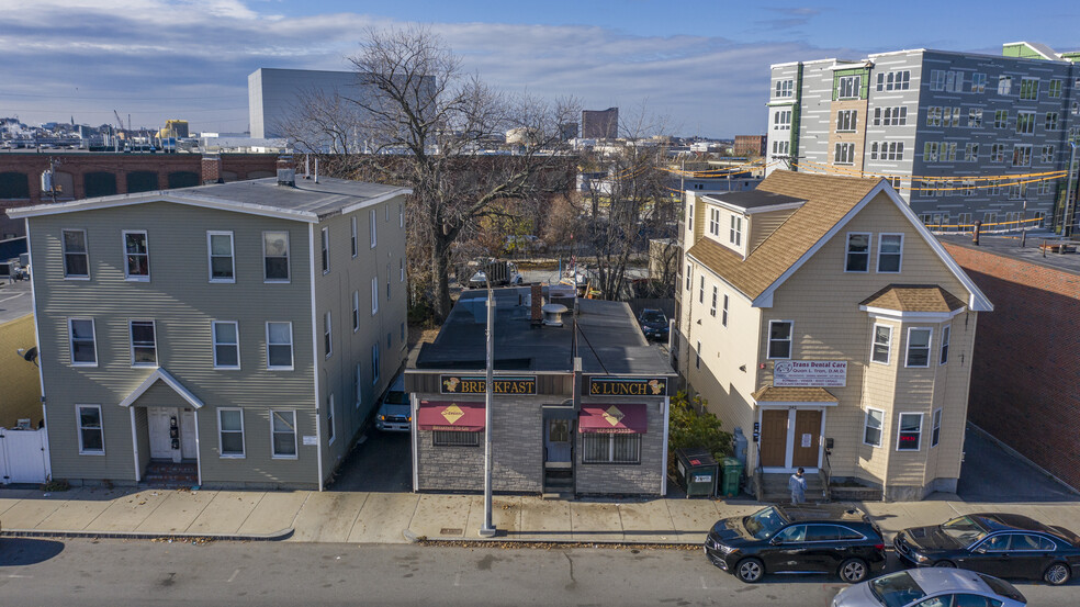 240 Everett Ave, Chelsea, MA à vendre - Photo du bâtiment - Image 1 de 1