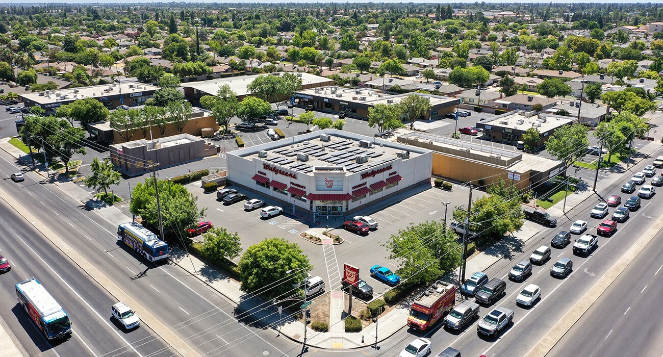 5763-5771 N 1st St, Fresno, CA à louer Photo du bâtiment- Image 1 de 5